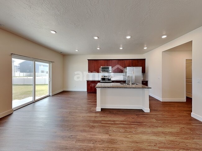 Building Photo - 344 North St