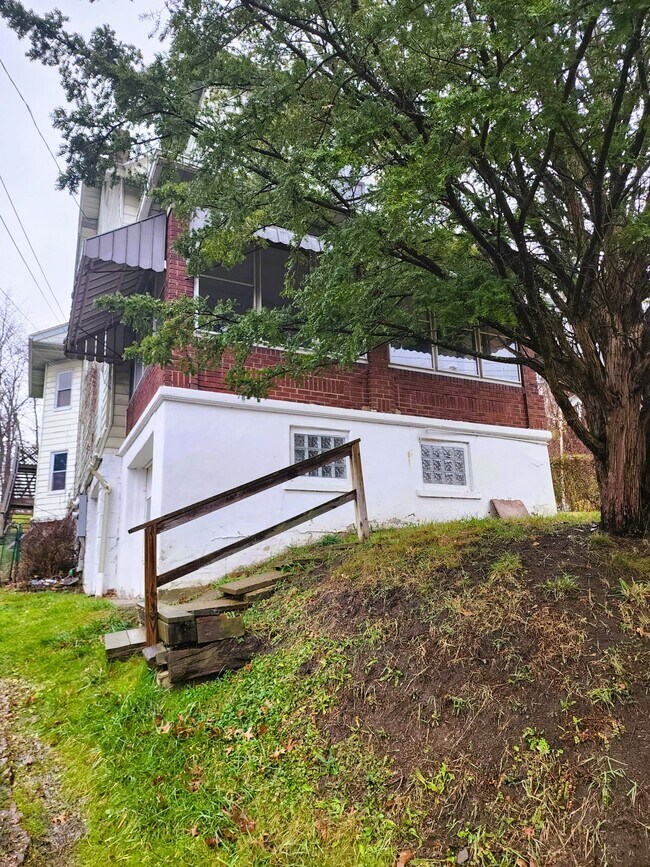 Foto del edificio - 409 Johnston Ave