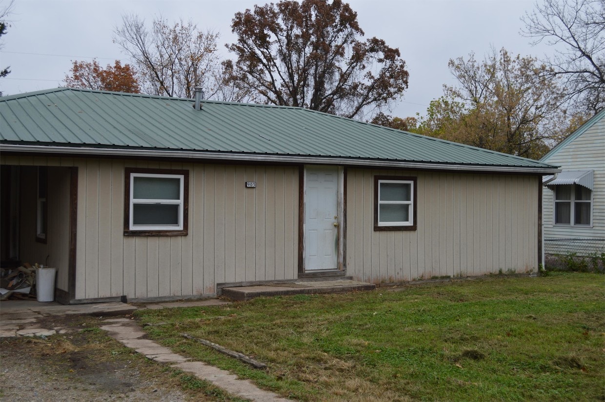 905 Hospital Rd, Waynesville, MO 65583 House Rental in Waynesville