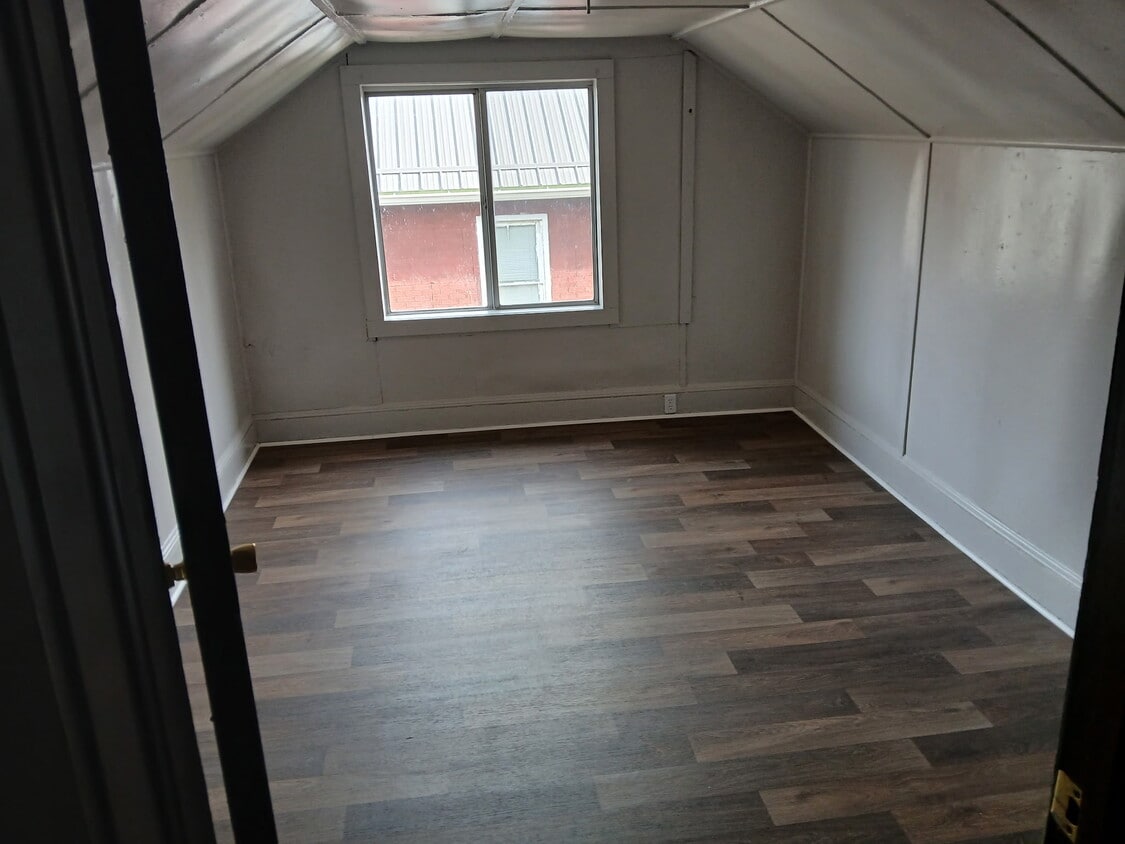 Building Photo - 124 Brown St