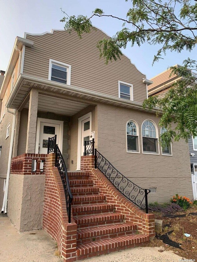 Primary Photo - 341 E Walnut St