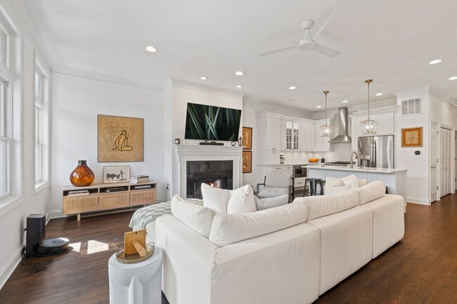 Foto del edificio - 3450 N Southport Ave
