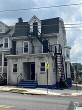 Building Photo - 702 Wyandotte St