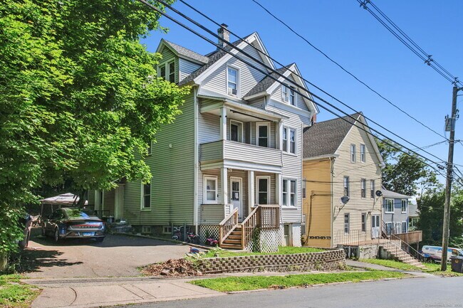 Building Photo - 138 Pleasant St