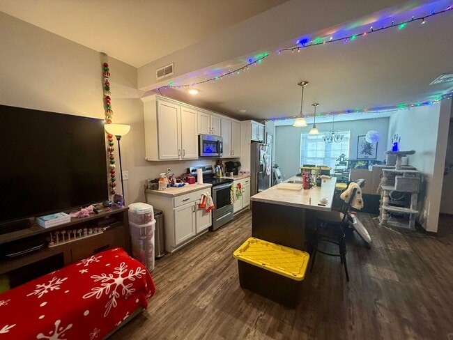 Building Photo - 516-518 W Thomas St