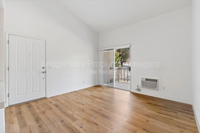 Foto del edificio - 830 W Lincoln Ave