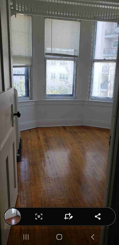 Building Photo - 184 S Swan St