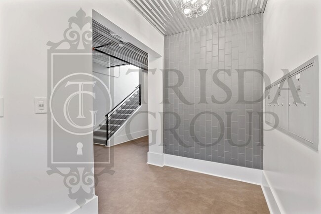 Foto del edificio - Apt 4 Avail July 18th!  Unique 2 BR, 2 BATH Apt in the HEART of Mt Washington!  3 Off Street Park...