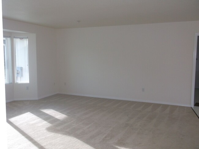 Building Photo - Duplex for lease