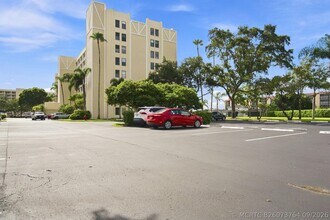 Building Photo - 7290 Kinghurst Dr
