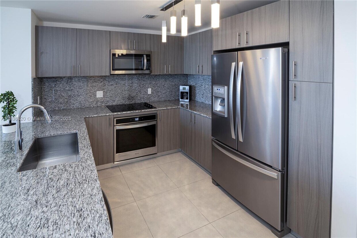 Foto principal - 5350 NW 84th Ave