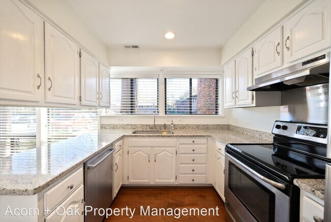 Building Photo - 3 br, 2 bath House - 303 Oak Tree Dr