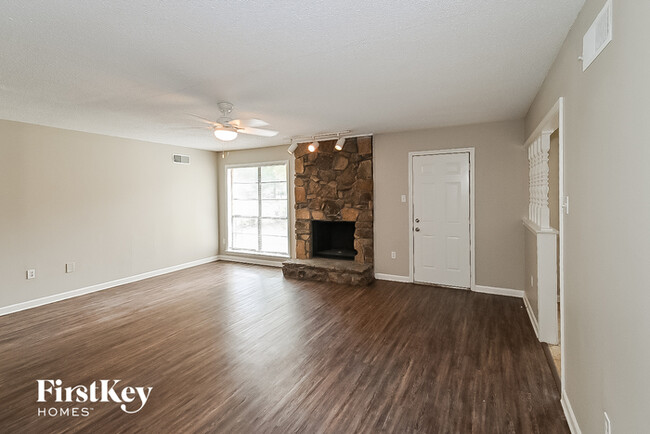 Foto del edificio - 7281 Isherwood Rd