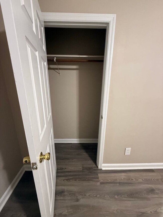 Foto del edificio - 2071/2073 Cantrell Ln