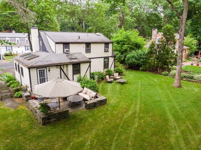 Foto del edificio - 67 Elmwood Rd