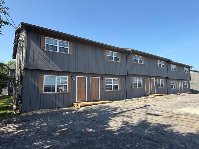 Building Photo - 2 Bedroom 1.5 Bath Apartment located in Jo...