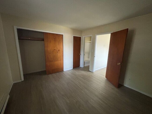 Building Photo - One-bedroom apartment located near Honey Creek Mall and restaurants