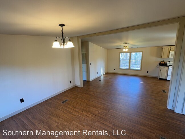 Building Photo - 3 br, 1.5 bath House - 164 W. Bruce Road
