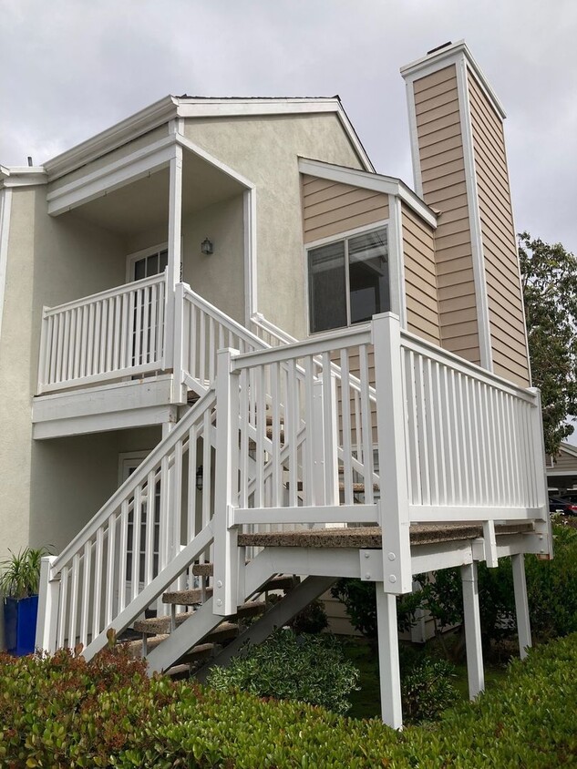 Primary Photo - 2 Bedroom 2 Bathroom upper unit near Stran...