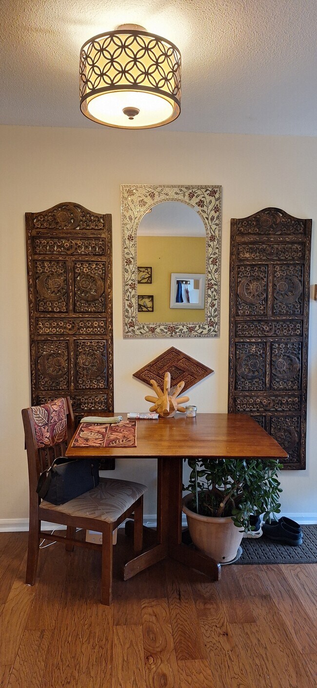 Foto del edificio - 807 W Trinity Ave