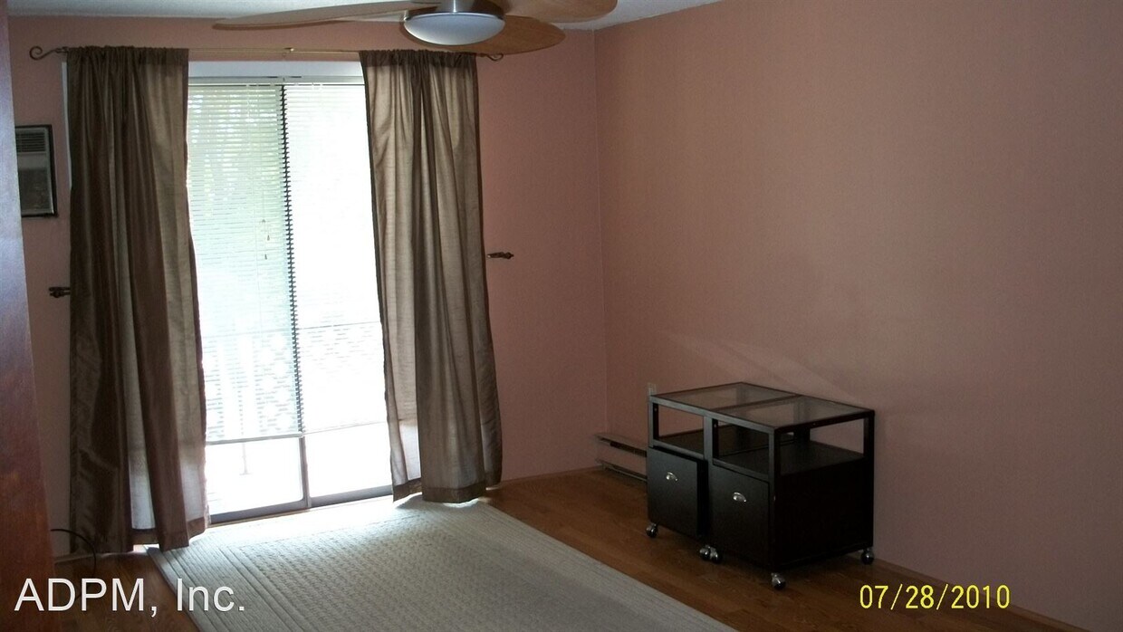 Foto del edificio - 1 br, 1 bath House - 19 Maple St. #11