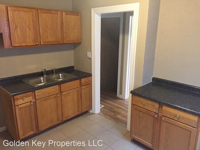 Building Photo - 3 br, 1.5 bath House - 319 Rutledge St