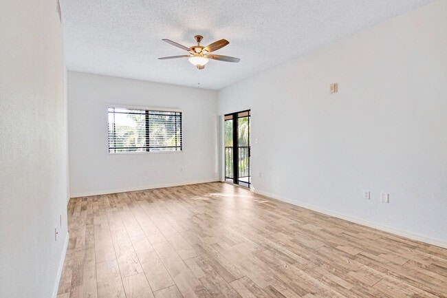 Building Photo - 2801 Sarento Pl