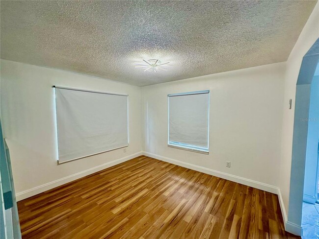 Foto del edificio - 2320 Pebble Brook Rd