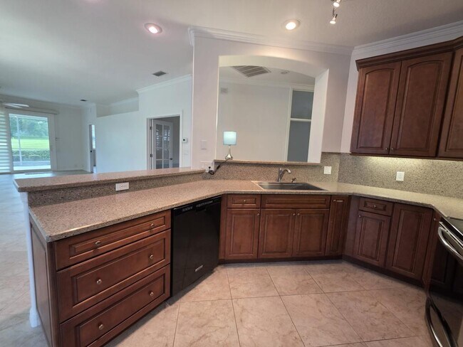 Foto del edificio - 4492 Golf Club Ln