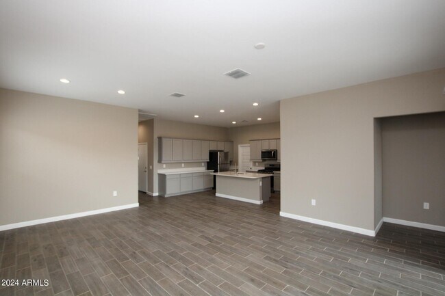 Foto del edificio - 40774 W Sunland Dr