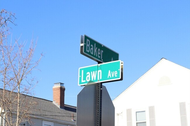 Foto del edificio - 40 Baker Ave