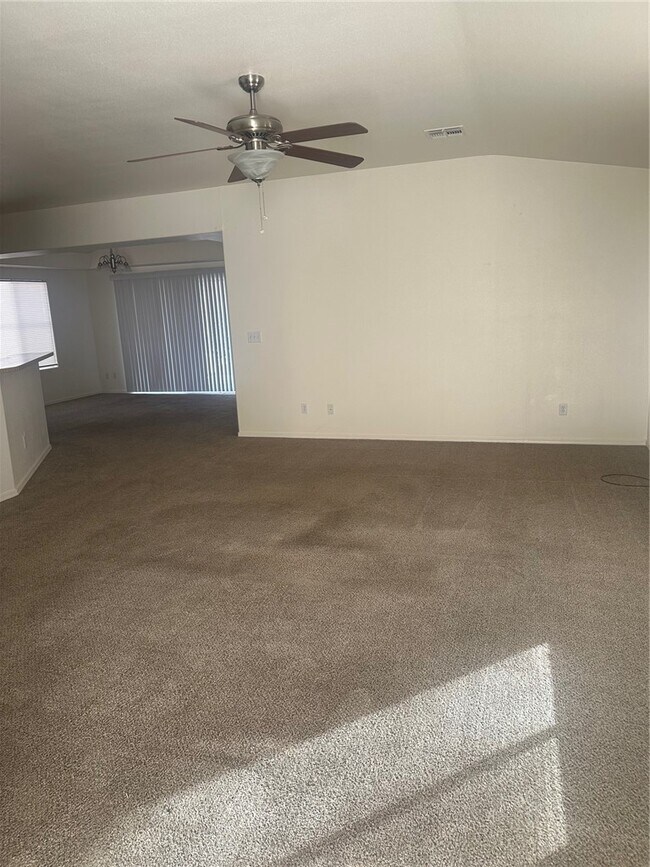 Foto del edificio - 2471 Sabino Dr