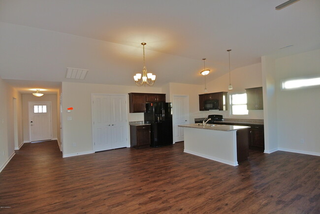 Building Photo - 206 Bungalow Dr
