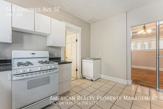 Foto del edificio - 548 Giddings Ave SE