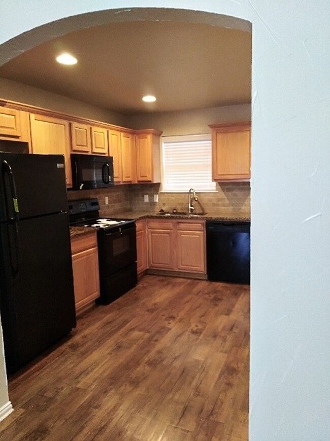 Building Photo - Sunview Homes - W Tonner