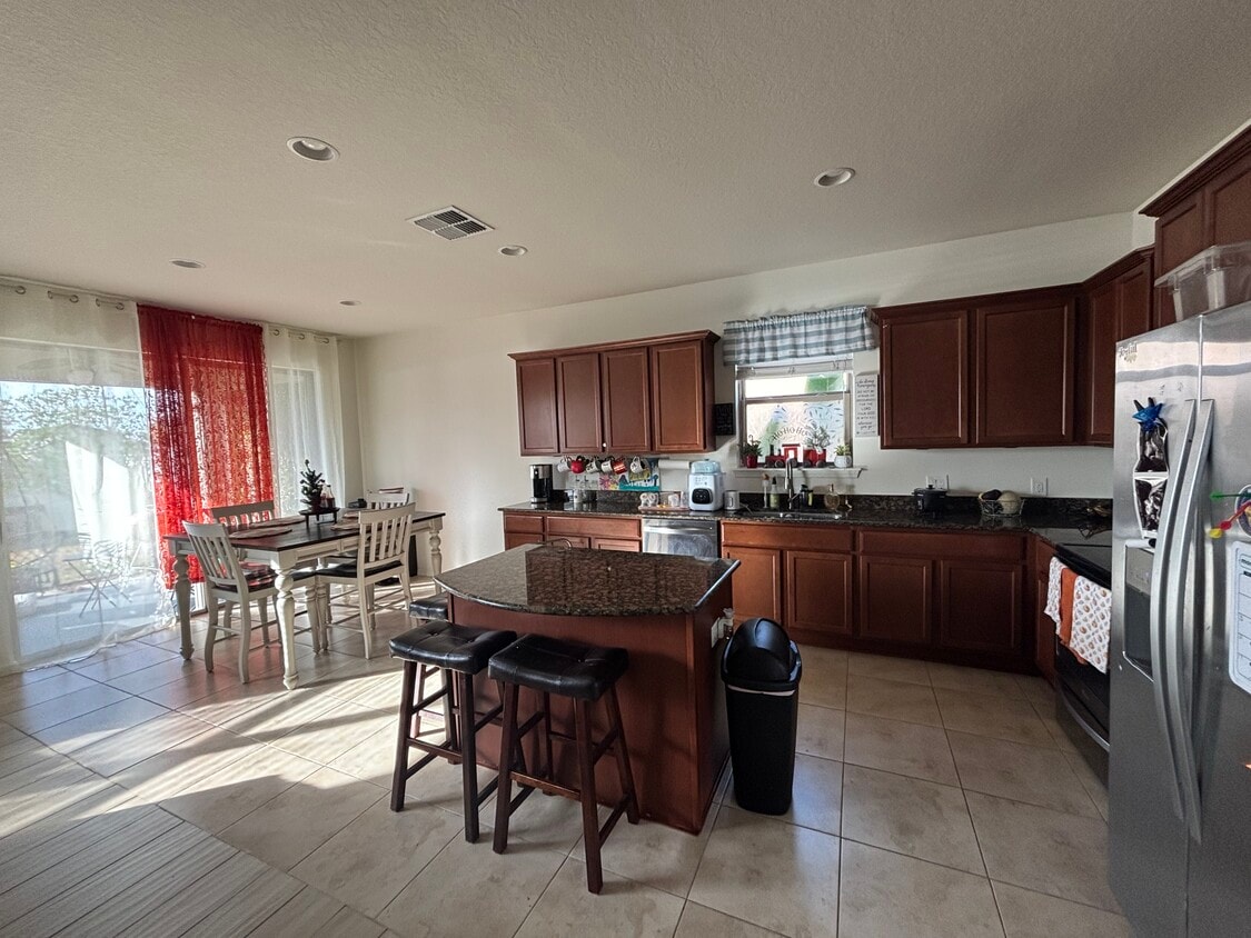 Foto principal - 687 Petal Mist Ln