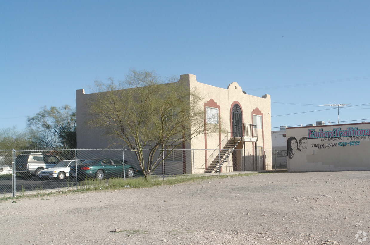 Primary Photo - 312 E 24th St