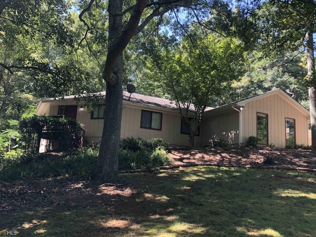 Building Photo - 211 Hillcrest Dr