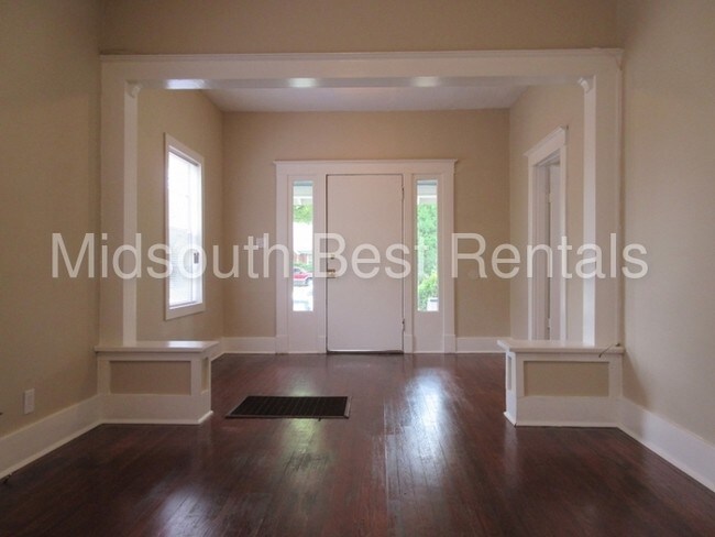 Building Photo - 613 Brister St