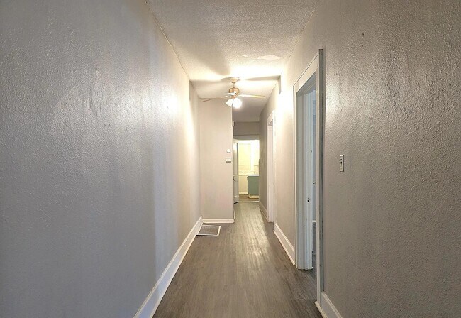 Foto del edificio - 2483 Beech Ave