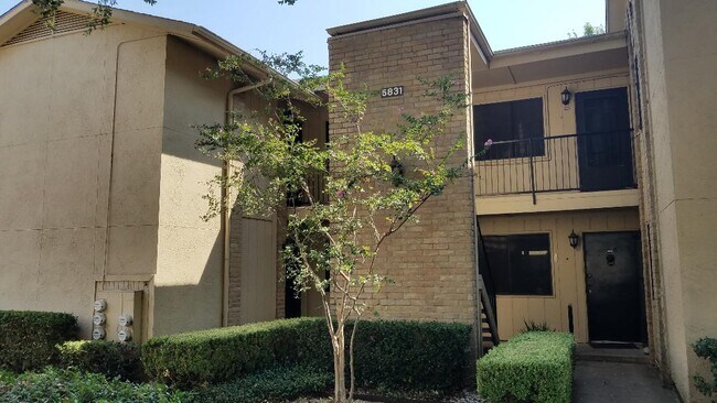 Foto del edificio - 5831 Harvest Hill Rd