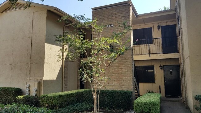 Building Photo - 5831 Harvest Hill Rd