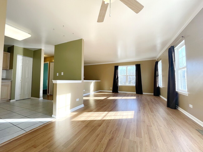 Building Photo - 341 Holiday Ln