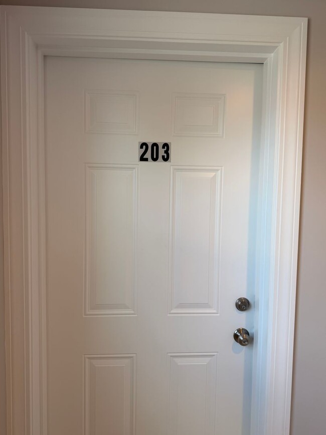 Foto del edificio - Brand New spacious Studio available in a great location.