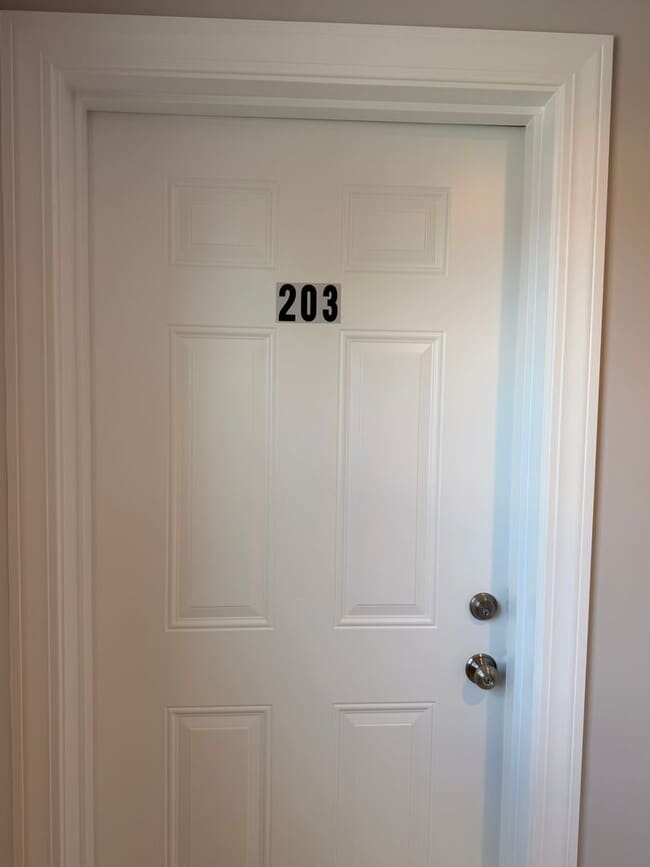 Building Photo - Brand New spacious Studio available in a great location.