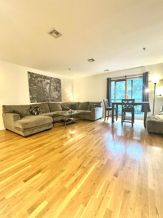 Foto del edificio - 536 Grand St