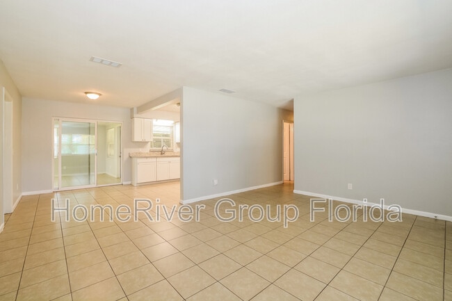 Building Photo - 121 Longfellow Rd