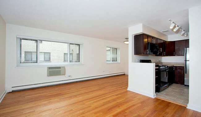 Building Photo - 501 W Belmont Ave