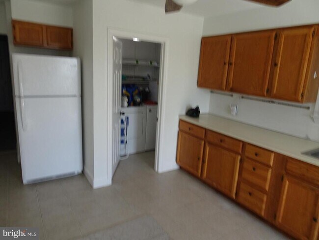 Foto del edificio - 213 E 2nd St