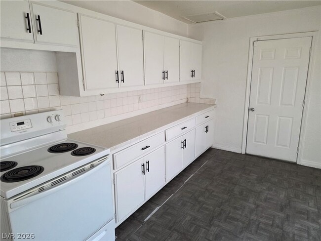 Building Photo - 2904 N Bassler St